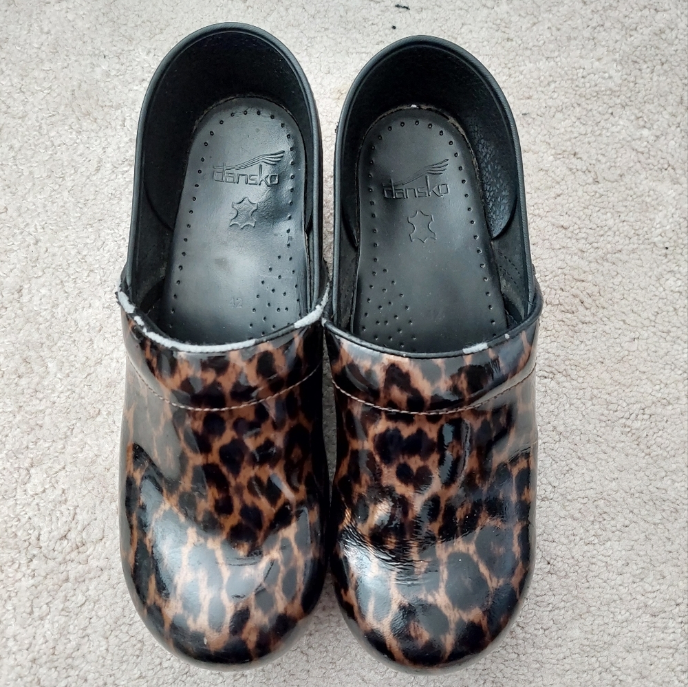 Dansko Women's Leopard Patent Clogs - Brown/Black